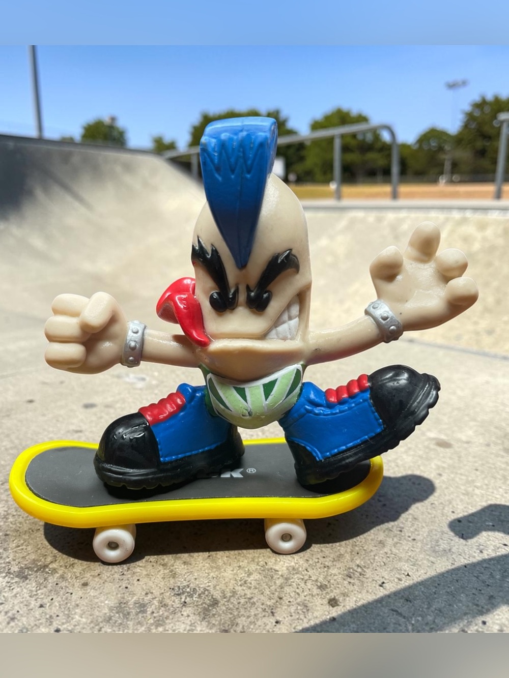 Vintage Tech Deck Dudes Figure Syd #024 punk mohawk british crew 2001